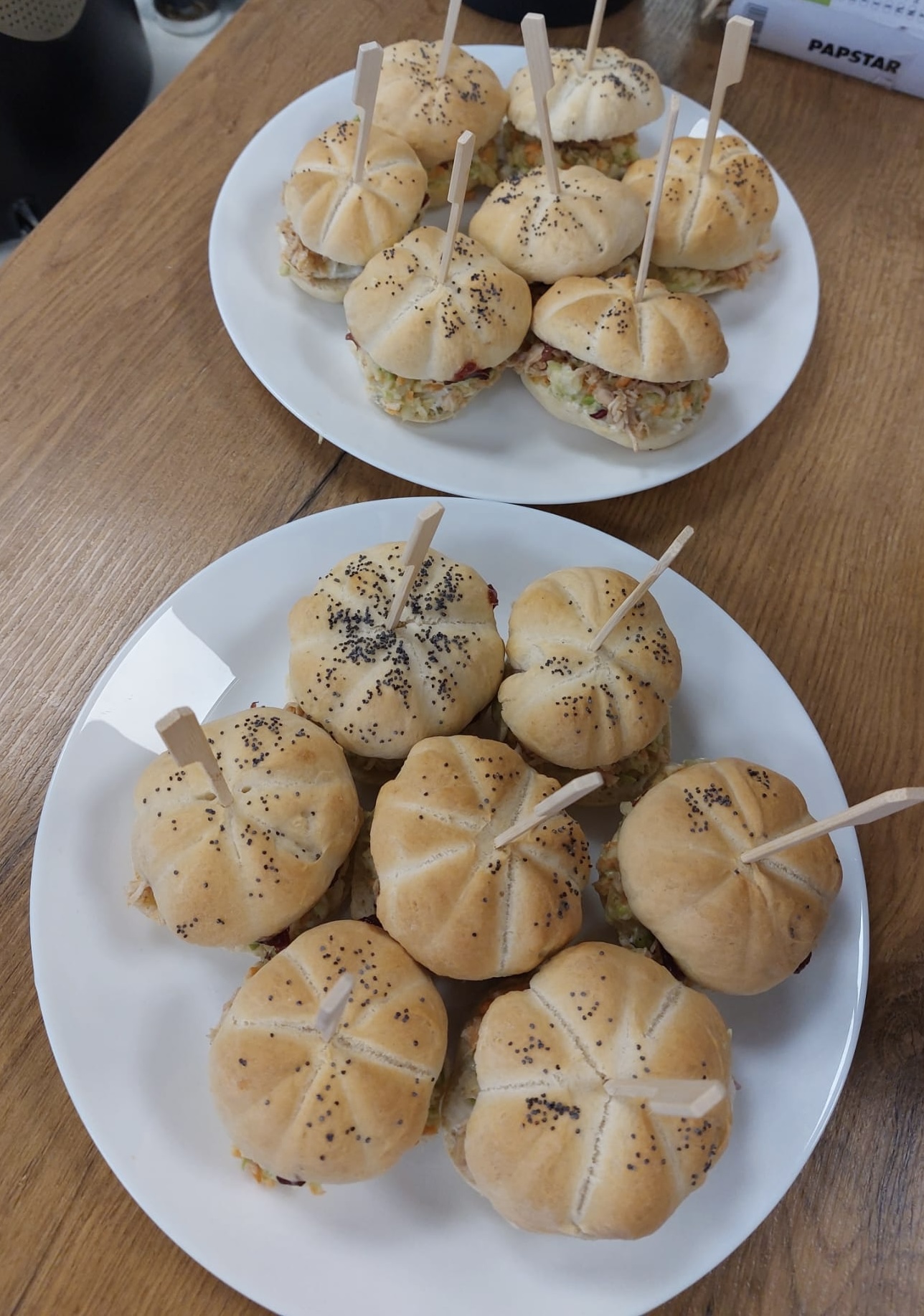 Hamburger s trhaným masem